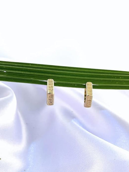 Belle Bijoux Gold-Tone Pod Earrings with White Pearls Unique Nature-Inspired Design Stylish Women’s Jewelry for Parties Weddings Wear