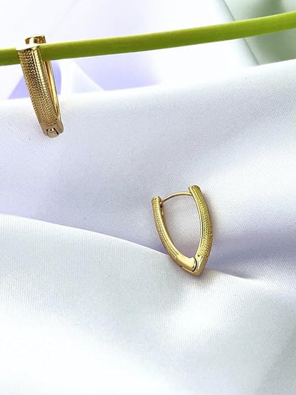 Belle Bijoux Gold-Finish Textured Hoop Earrings for Women – Modern Chic Jewelry for Daily Use, Outings, Parties, and Special Occasions